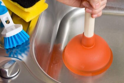 Lave Vaisselle Bouché : 5 Raisons Fréquentes (et comment réparer)